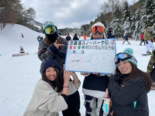 今日の雪山天気予報はスノボー大好き女性4人組楽しまれました。又お越し下さい。	