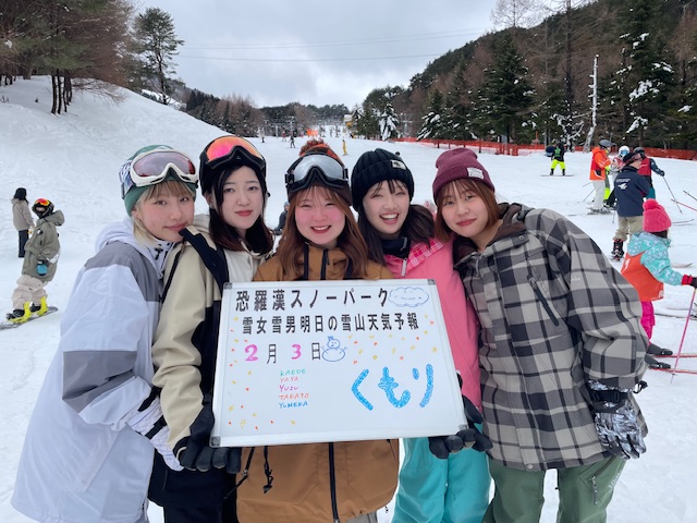 明日の雪山天気予報は下関からお越しの高校の同級生の仲良し5人さん新雪楽しまれました。