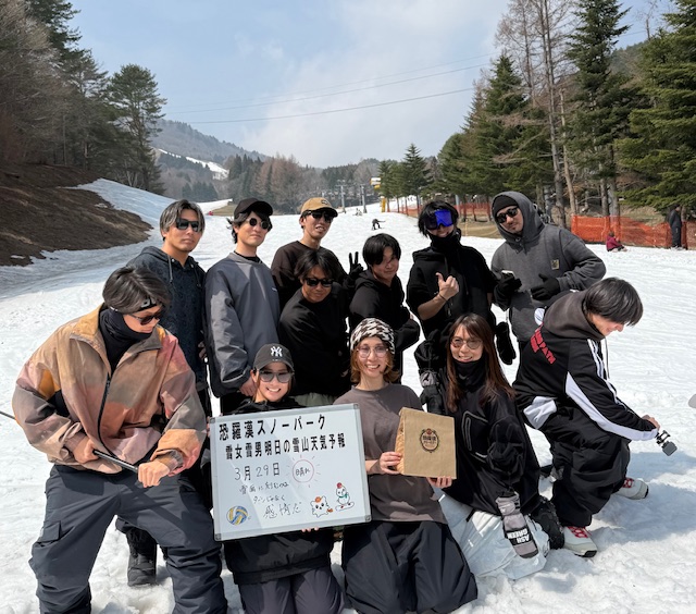明日の雪山天気予報はグラトリグループの皆さんまだまだ猛練習中でした。
頑張って下さい。
